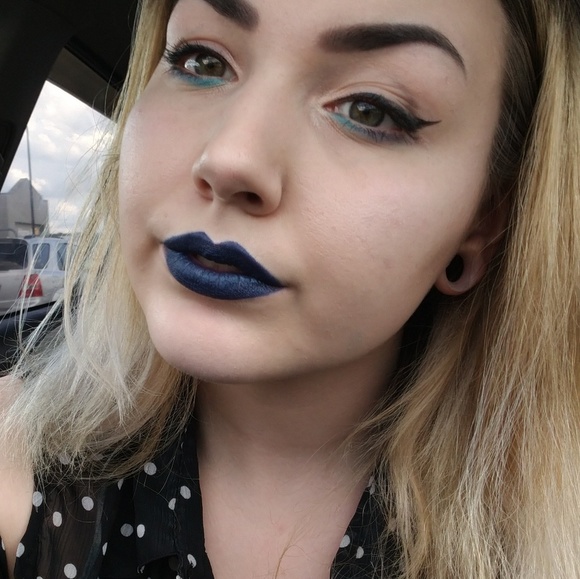 Meet your Posher, Megan - Picture 2 of 2